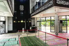 MENGGUNAKAN ALAT AUDIO SEMENTARA: Sistem audio dan alat pembesar suara sementara digunakan kerana sistem yang sedia ada sudah tidak dapat berfungsi dengan baik. - Foto-foto MASJID DARUL MAKMUR