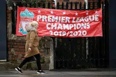DITANGGUH LAGI: Pasukan Liga Perdana Liga England, termasuk Liverpool, perlu menunggu lebih lama sebelum musim liga 2019-2020 dapat diselesaikan. - Foto REUTERS
