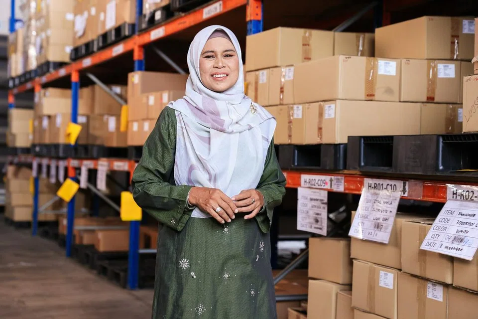Cik Padzilah Enda Sulaiman:  Jenama telekung Siti Khadijah kini makin popular dalam kalangan muslimah, khususnya di rantau ini.