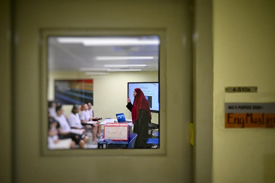 Sejak 2020, Ustazah Maria Mohamed Siddique membimbing para banduan wanita menerusi pendidikan agama dan bimbingan kerohanian setiap Sabtu secara percuma.