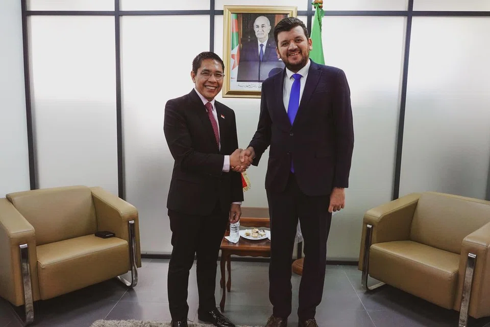 PERMUDAHKAN PERNIAGAAN: Menteri di Pejabat Perdana Menteri, Dr Mohamad Maliki Osman, bertemu dengan Menteri Ekonomi Ilmu, Pemula dan Perusahaan Mikro Encik Yacine Oualid untuk meneroka usaha memudahkan pertukaran perniagaan untuk syarikat pemula dari kedua-dua negara dalam bidang keselamatan siber dan pendigitalan.