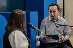 SESI PODCAST: Encik Abdul Halim (kanan) bersama hos iaitu wartawan BH, Atiyyah Mohamed Said, sewaktu sesi podcast mengenai topik 'Bagaimana kembangkan duit anda? yang diadakan secara langsung dari gerai Berita Harian, Bhazar di Anjung@Wisma Geylang Serai pada 31 Mac lalu.