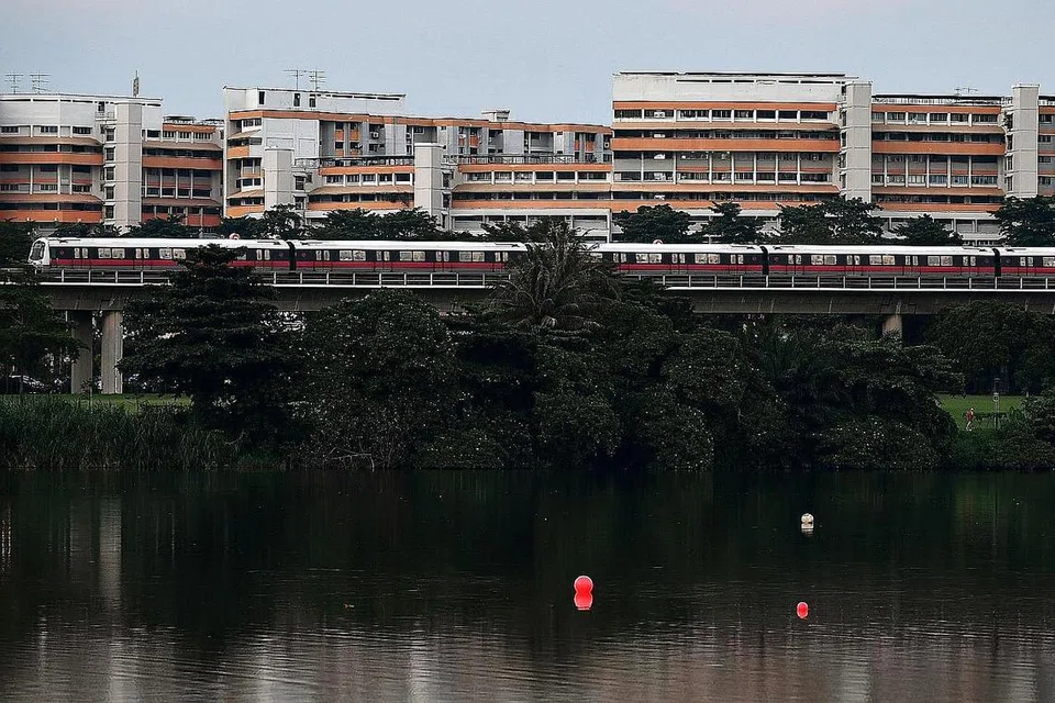 KURANG PUAS HATI: Menurut satu tinjauan yang dijalankan, tahap kepuasan keseluruhan penumpang dalam pengangkutan awam berkurangan sedikit tahun lalu dengan catatan markah 7.8 mata berbanding 7.9 mata pada 2018 dan 7.7 mata pada 2017. - Foto fail