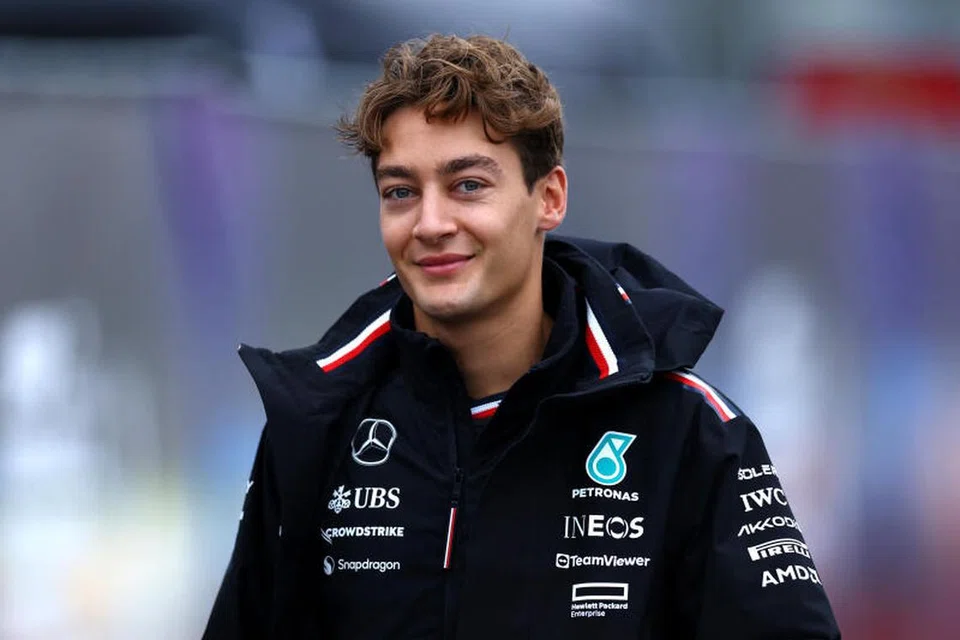 Pemandu Mercedes, George Russell.