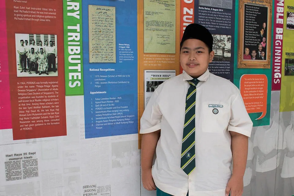 PEMIMPIN PELAJAR: Aazad, murid darjah lima di Madrasah Irsyad Zuhri Al-Islamiah, meraih manfaat daripada sumbangan zakat yang dikendalikan Majlis Ugama Islam Singapura. - Foto MUIS