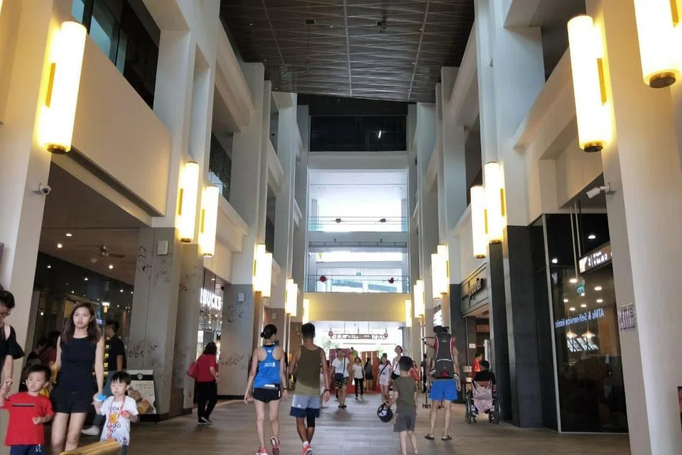 SEMUA DALAM SATU: Pusat kejiranan generasi baru ini menempatkan pelbagai kemudahan di bawah satu bumbung, termasuk poliklinik, kedai makan dan ruang bersenam. 