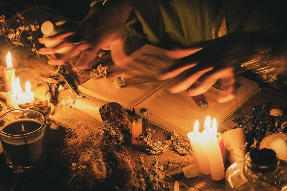 Mereka yang mengamalkan sihir tidak akan mendapatkan bahagian yang baik di akhirat kerana telah mensyirikkan Allah dan telah melakukan kezaliman dan kerosakan terhadap manusia. 
