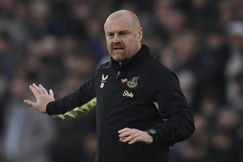 Pengurus Everton, Sean Dyche, berjaya membawa kestabilan dan organisasi kepada skuad tetapi terdesak mencatatkan kemenangan ke atas United.