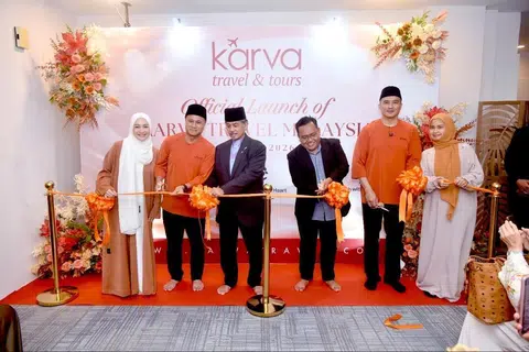 Aaron Aziz, Jai Wahab, Rozza Ramli, Karva Travel & Tours