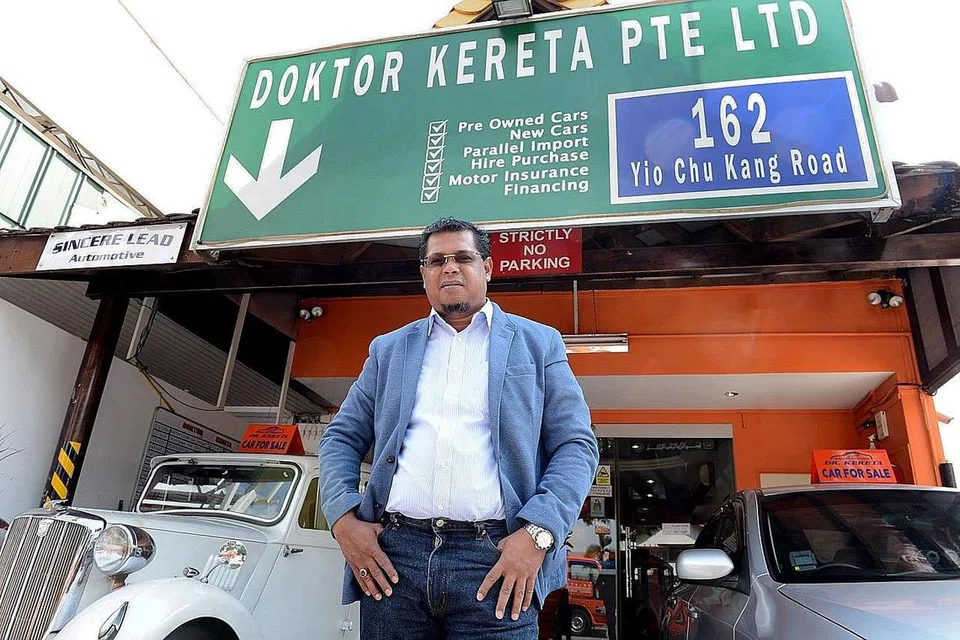SOKONGAN PADU: Pegawai Eksekutif dan Pengasas MES Group, Encik Mohamed Abdul Jaleel, dan pemilik syarikat Doktor Kereta Pte Ltd, Encik Ismail Yusof (atas), memberi sokongan padu kepada usaha membantu golongan kurang berkemampuan dalam Ramadan ini. - Foto-foto fail 