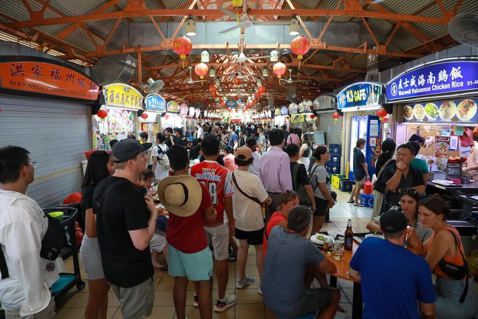 KADAR TURUN: Kadar inflasi makanan turun kepada 7.1 peratus pada April berikutan kenaikan harga lebih perlahan bagi kededua makanan dimasak dan yang mentah.