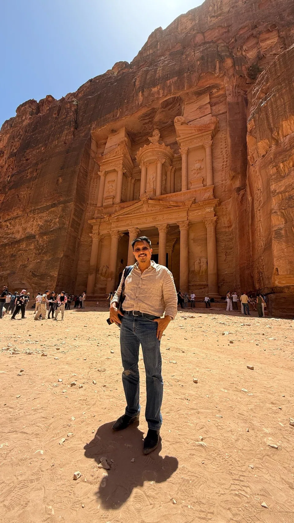 Encik Sarafian Salleh berkunjung ke bangunan ‘The Treasury’ di Petra, Jordan.
