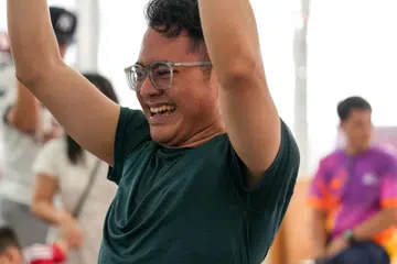 Benifisiari acara ‘Operation Broken Wing’, Mohammed Hazim Mohd Dali kembali menyumbang kepada gerakan kecergasan itu untuk mengumpul dana untuk belia berisiko.