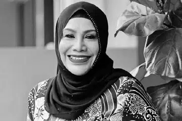 PEMERGIAN BIDUANITA YANG BAIK HATI: Rohana Jalil yang terkenal melalui lagu ‘Rayuanku’ meninggal dunia setelah dua bulan dirawat di hospital kerana kebocoran usus yang disusuli dengan jangkitan kuman yang merebak ke organ penting seperti paru-paru dan ginjal.