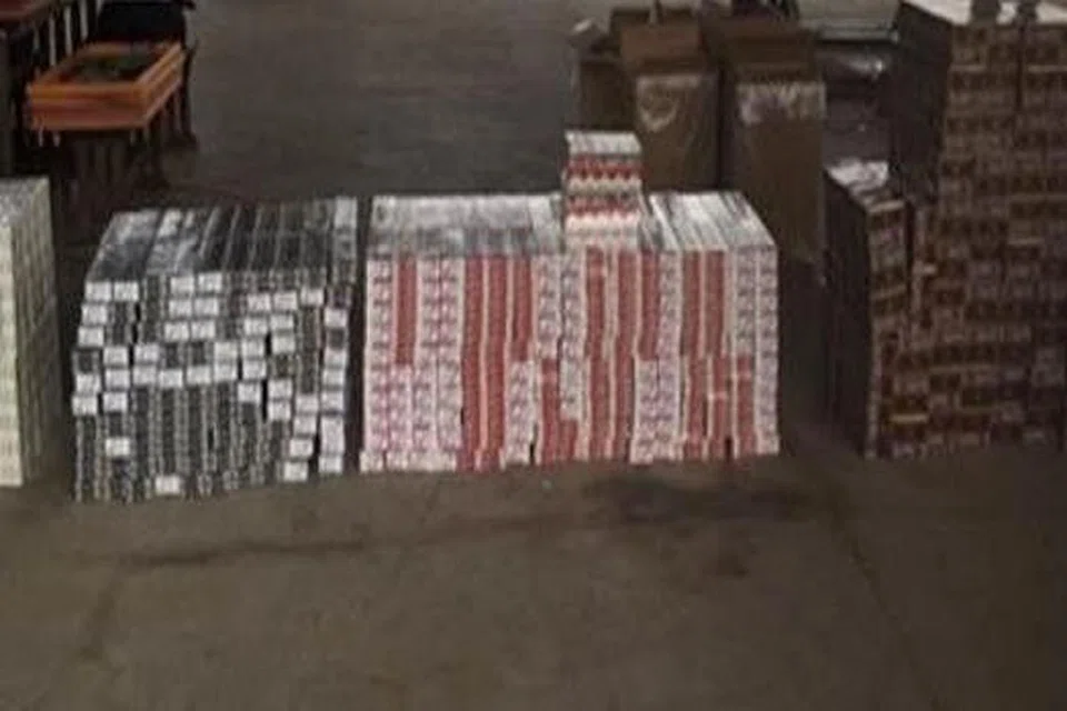 ROKOK SELUDUP: Sejumlah 900 karton yang ditemui. - Foto ICA