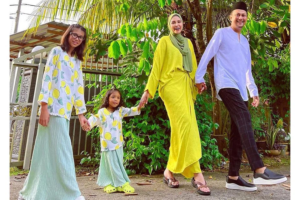 CERIA BERSAMA KELUARGA: Elyana mendirikan rumah tangga dengan Khairul Anuar pada 2010 dan memiliki anak perempuan, Cinta Sumayyah, 11 tahun, dan Cahaya Ramadhani, tiga tahun. - Foto INSTAGRAM ELYANA