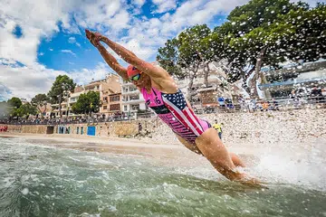 MAHU KEKAL KEUNGGULAN: Atlit triatlon Amerika, Katie Zaferes, berharap beliau dapat mengekalkan pendahuluannya dalam Liga Super dengan memenangi perlumbaan di Singapura pada 23 hingga 24 Februari nanti. - Foto LIGA SUPER TRIATLON