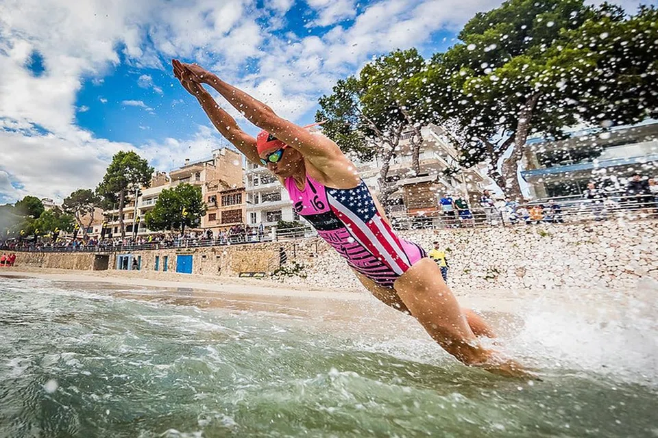 MAHU KEKAL KEUNGGULAN: Atlit triatlon Amerika, Katie Zaferes, berharap beliau dapat mengekalkan pendahuluannya dalam Liga Super dengan memenangi perlumbaan di Singapura pada 23 hingga 24 Februari nanti. - Foto LIGA SUPER TRIATLON