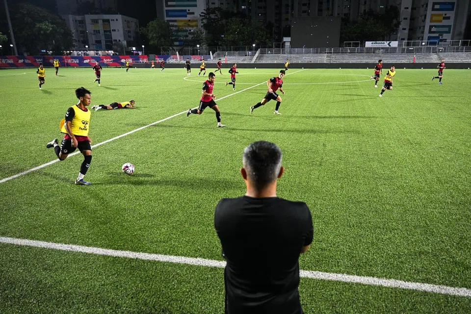 Along, Noh Alam Shah, Tanjong Pagar