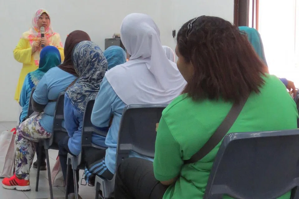 TIMBA KEMAHIRAN: Bengkel keibubapaan dianjurkan bagi meningkatkan kemahiran peserta mengurus keluarga. - Foto KELAB MASYARAKAT SIGLAP