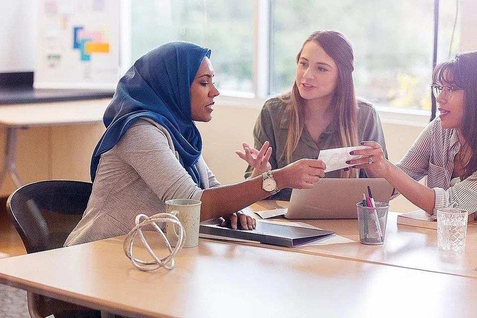 HURAIAN PEMBELIAN NILAI TINGGI: Warga wajar memahami huraian yang ditawarkan untuk memudahkan pembelian barangan harga tinggi tanpa melibatkan kaedah faedah. - Foto ISTOCKPHOTO