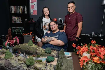  Cik Jodie Yeo, Encik Dennet Krishnan, Encik Farez Najid.