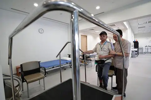 HAB WARGA EMAS: Our SilverCare Hub merangkumi dua kemudahan penjagaan kesihatan dan sebuah pusat jagaan warga emas di Our Tampines Hub. 
