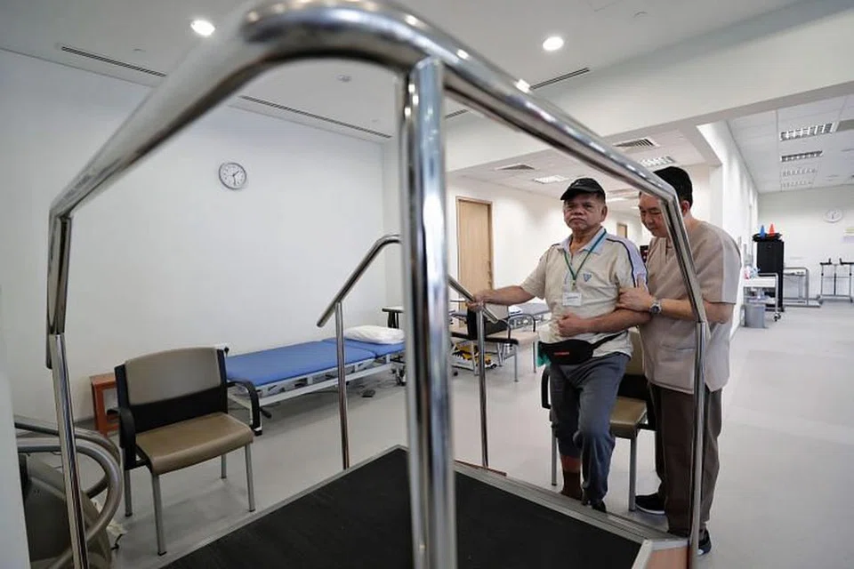 HAB WARGA EMAS: Our SilverCare Hub merangkumi dua kemudahan penjagaan kesihatan dan sebuah pusat jagaan warga emas di Our Tampines Hub. 