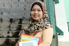 MENGAMBIL MASA LEBIH LAMA: Cik Suriawati mengambil masa lima tahun menyelesaikan program sarjana muda. - Foto ZAINAL YAHYA