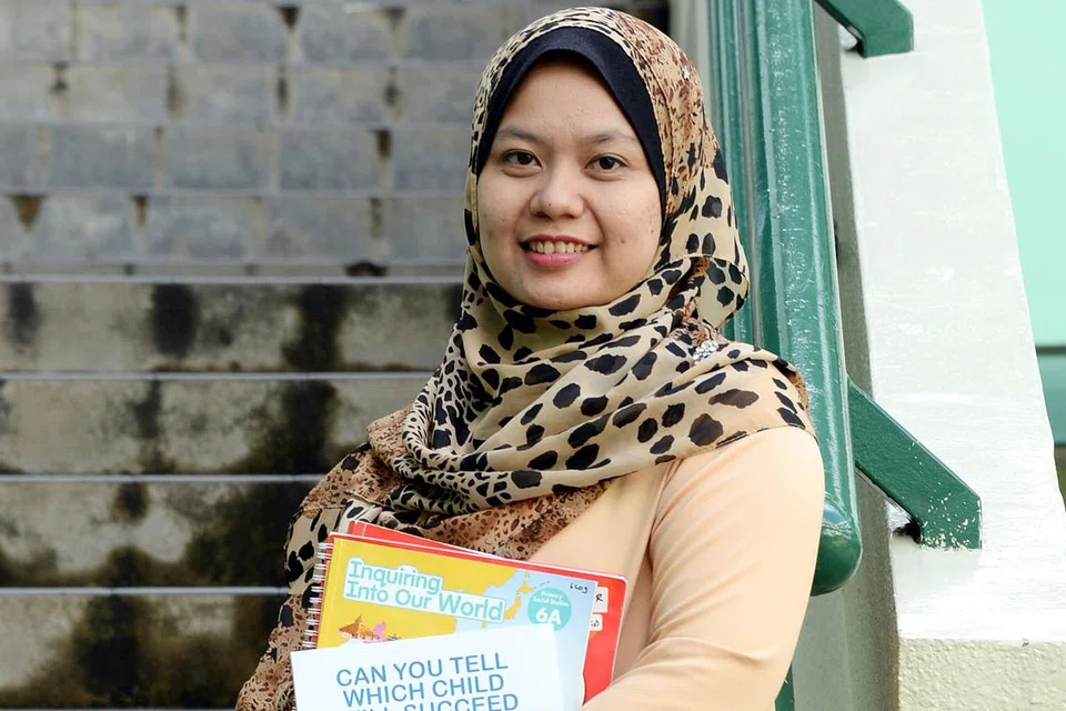 MENGAMBIL MASA LEBIH LAMA: Cik Suriawati mengambil masa lima tahun menyelesaikan program sarjana muda. - Foto ZAINAL YAHYA