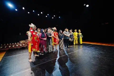 Sesi pratonton media turut menampilkan persembahan, ‘Tari Grebeg Sabrang’, oleh Universitas Negeri Malang, Indonesia. Persembahan itu adalah antara pengisian utama, ‘Wajah & Bayang: Paparan Seni Nusantara’, sebuah pementasan hasil kerjasama yang menyatukan anak seni dari Singapura, Malaysia dan Indonesia.