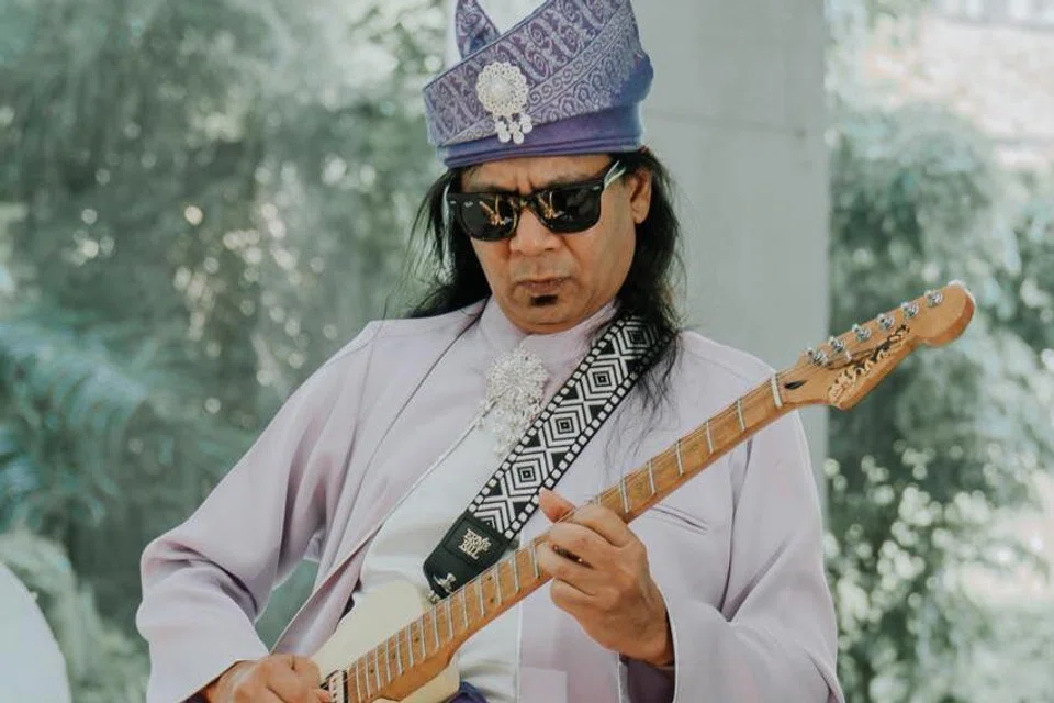 Persembahan gitar elektrik solo Encik Halim berlangsung sekitar tiga minit, sebagai  iringan bagi perarakan masuk ketiga dan juga acara memotong kek.