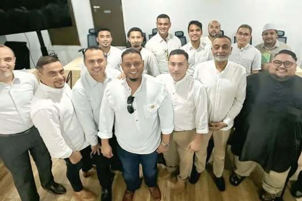 Encik Abdul Rahman (baris pertama, tengah) menghargai sokongan dan sumbangan ahli lembaga pengarah MTFA dalam hantaran Facebook olehnya pada 25 Oktober.
