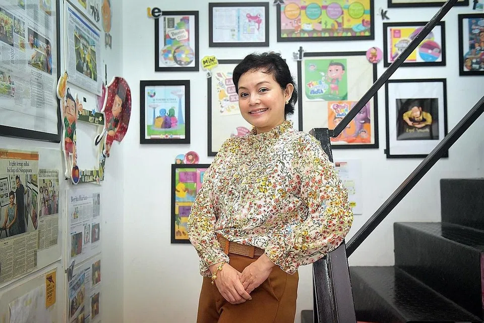 PERKASA DIRI DENGAN PENDIDIKAN: Bangga melihat ramai wanita kini menjadi usahawan, Cik Rilla turut menggesa kaum Hawa terus mempersiap diri dengan pendidikan yang baik, lebih-lebih lagi bagi mengharungi cabaran dunia hari ini. - Foto BH oleh ALPHONSUS CHERN