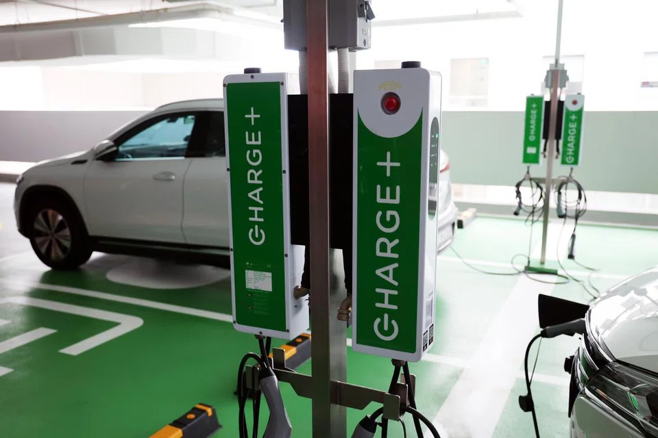 TAMBAH ALAT PENGECAS: Syarikat setempat Charge+ menetapkan matlamat memasang 16,000 alat mengecas kenderaan elektrik menjelang 2030. 
