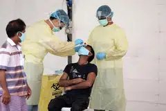KETETAPAN YANG HARUS DIPATUHI: Majikan wajib menghantar pekerja bagi Ujian Rutin Yang Dijadualkan. Lantaran itu, dua majikan yang gagal berbuat demikian telah digantung hak istimewa pas kerja mereka dengan pengertian mereka tidak lagi boleh mengambil pekerja baru atau yang gagal dihantar ke ujian berkenaan sehingga tempoh pergantungan tamat. - Foto hiasan CHINESE MEDIA GROUP