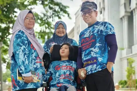 Antara sistem sokongan utama bagi keluarga Encik Wira, (dari kiri) Cik Nur Wirdani Wira Sudepja, Cik Nur Murni Dona Mohd Nordin bersama Nur Wadihan Wira Sudepja (tengah).
