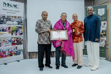 Anugerah Luminary MKAC disampaikan kepada presiden Yayasan Salleh Marican, Encik Mohd Salleh Marican (dua dari kiri), sebagai penghargaan bagi sumbangan dermanya kepada badan itu. Bersama beliau ialah (dari kiri) penasihat Persatuan India Singapura, Encik K. Kesavapany; presiden MKAC, Encik Ameerali Abdeali; dan  pemilik Dragnet Smartech Security Pte Ltd, Encik T. Mogan.