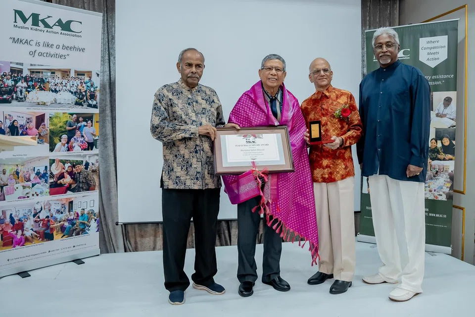 Anugerah Luminary MKAC disampaikan kepada presiden Yayasan Salleh Marican, Encik Mohd Salleh Marican (dua dari kiri), sebagai penghargaan bagi sumbangan dermanya kepada badan itu. Bersama beliau ialah (dari kiri) penasihat Persatuan India Singapura, Encik K. Kesavapany; presiden MKAC, Encik Ameerali Abdeali; dan  pemilik Dragnet Smartech Security Pte Ltd, Encik T. Mogan.
