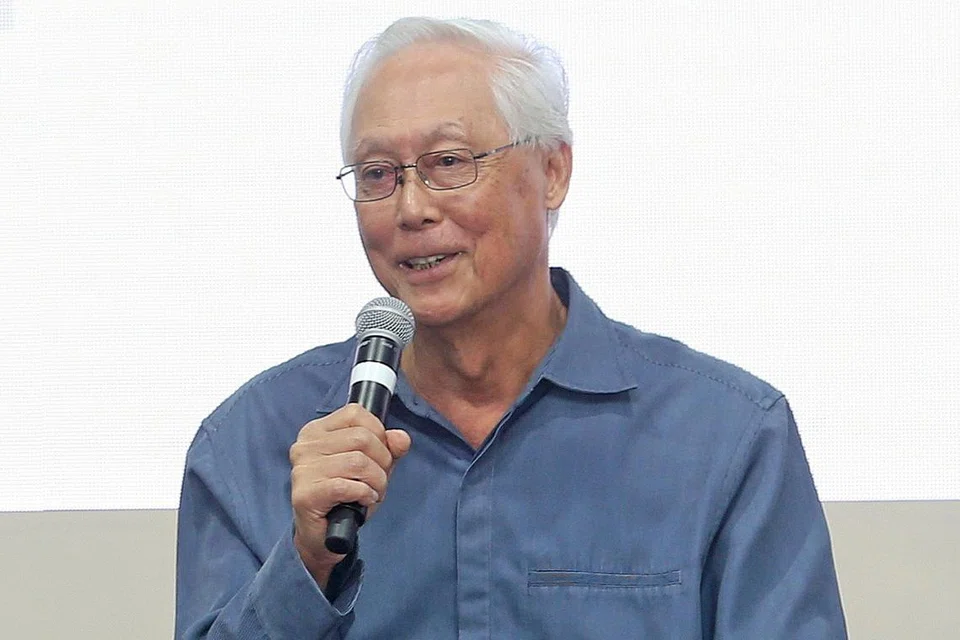 ENCIK GOH CHOK TONG: Menekankan peri penting menarik bakat kepimpinan yang berupaya berkhidmat kepada negara. - Foto fail