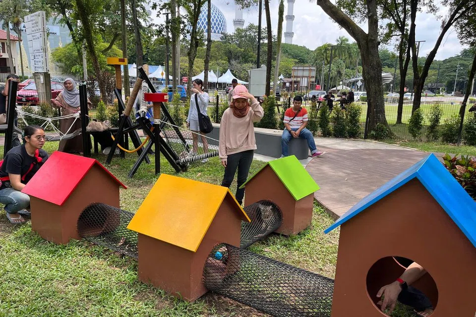 Pelbagai kemudahan dan alat permainan yang tersedia di taman kucing ini menjanjikan pengalaman menarik buat si bulus dan pemilik kucing. 