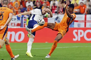 Tindakan pemain Belanda, Denzel Dumfries (kanan), menghalang penyerang England, Harry Kane, dirujuk kepada VAR dan tendangan penalti diberi kepada England. Kane menyamakan kedudukan 1-1 melalui sepakan penalti itu. 