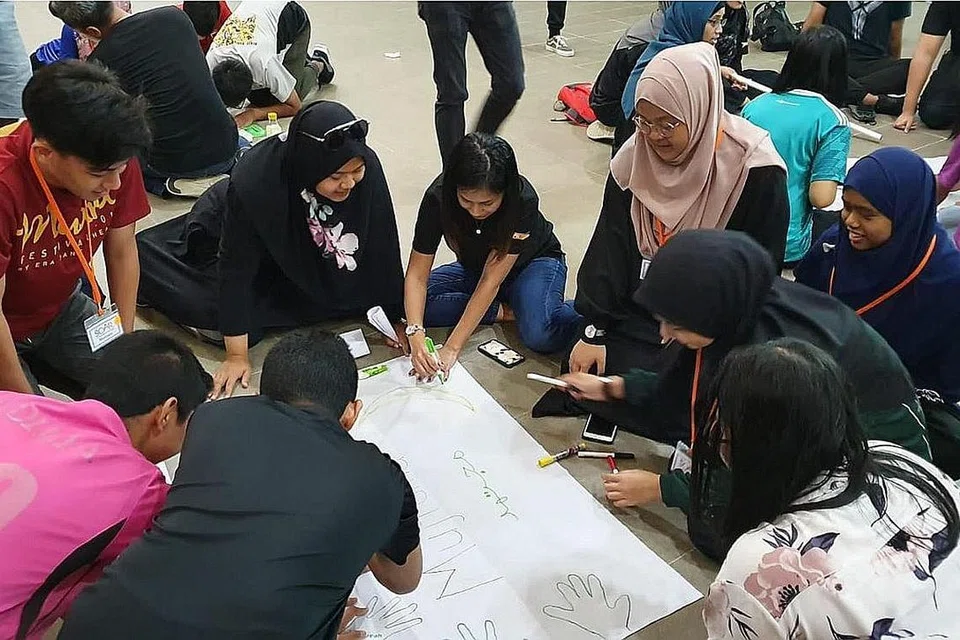 BANGUNKAN BELIA: Projek Soar memadankan menti kepada mentor, dan bakal diperluaskan ke M³@Bandar lain tahun depan. Gambar diambil tahun lalu sewaktu pelancaran Projek Soar di M³@Jurong.- Foto PERSATUAN RAKYAT