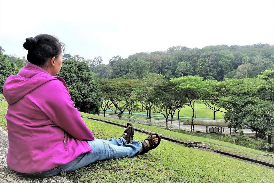 TERTEKAN DEK PEMBULIAN SIBER: Cik Rainah (bukan nama sebenar) menderita dek dibuli di alam siber sejak sekitar sembilan tahun lalu. - Foto SUHAILAH SULAIMAN