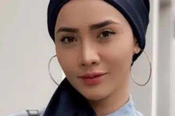 SEDIH DENGAN CEMUHAN: Siti Elizad merintih mengenang kecaman mereka yang tidak tahu betapa susahnya mendapatkan anak.