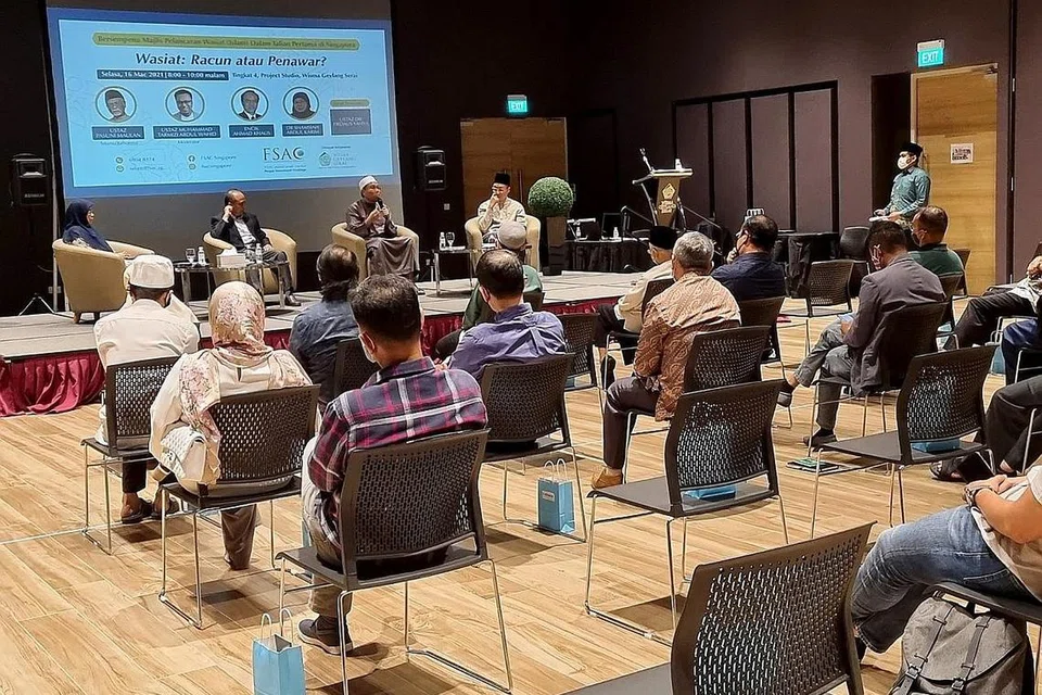 KONGSI ILMU BERSAMA: Anak syarikat Pergas, Financial Shariah Advisory & Consultancy (FSAC), gigih menganjurkan seminar secara fizikal dan dalam talian agar masyarakat Melayu/Islam di sini terus celik dalam urusan perancangan, khususnya harta pusaka. - Foto-foto PERGAS INVESTMENT HOLDINGS PTE LTD
