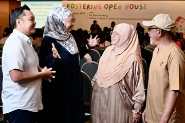 Selamat Ab Rahim, Cik Siti Fadhilah Abdul Rahim, Cik Suzaiha Samat, Encik Ya’kub Hitam, ibu bapa titipan
