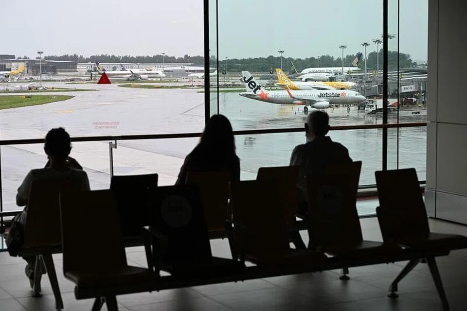 Foto hiasan di Lapangan Terbang Changi oleh ROSLAN RAHMAN/AFP