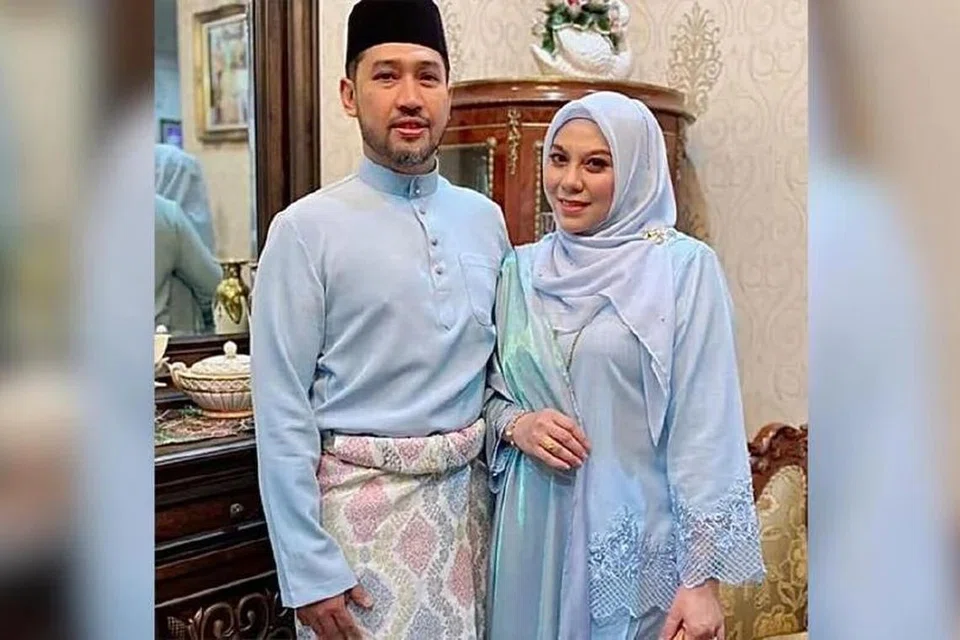 Penyanyi Zehra Zambri memilih mengunci mulut mengenai punca sebenar beliau memfaikan cerai terhadap suaminya, Nur Mohd Iqwan Samsudin. 