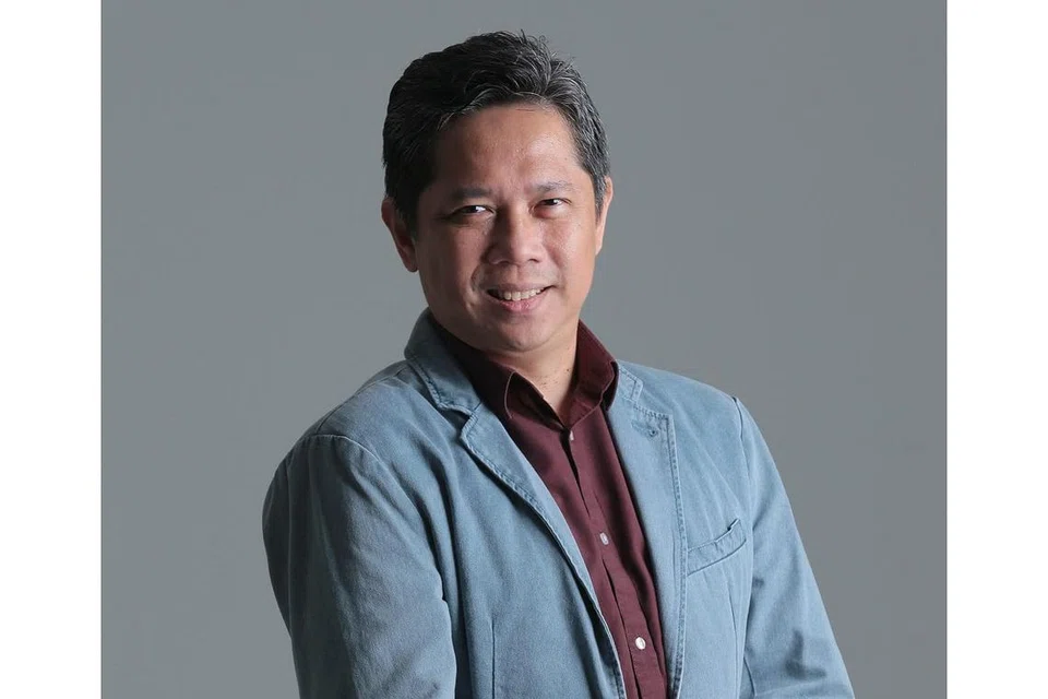 SAMA MENYUMBANG: Antara "tulang belakang" operasi BH ialah Cik Hasleen Bachik dan Cik Suhana A. Samat; Penolong Kepada Editor, Encik Ismail Ali; Penolong Kepada Editor Encik Adli Yashir Kuchit; Penyunting Eksekutif Kanan, Encik Azahar Mohd; Penolong Kepada Editor, Encik Chairul Fahmy Hussaini; dan Editor Bersekutu, Encik Puad Ibrahim (atas). - Foto-foto BH oleh NURAISHAH ABDUL RAHMAN, fail